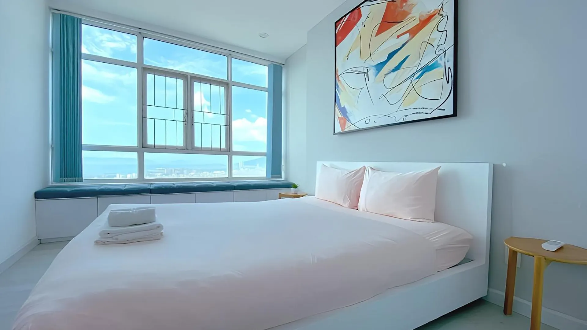 Apartment Zoro Home Deluxe Stunning-View Condominium Danang Center
