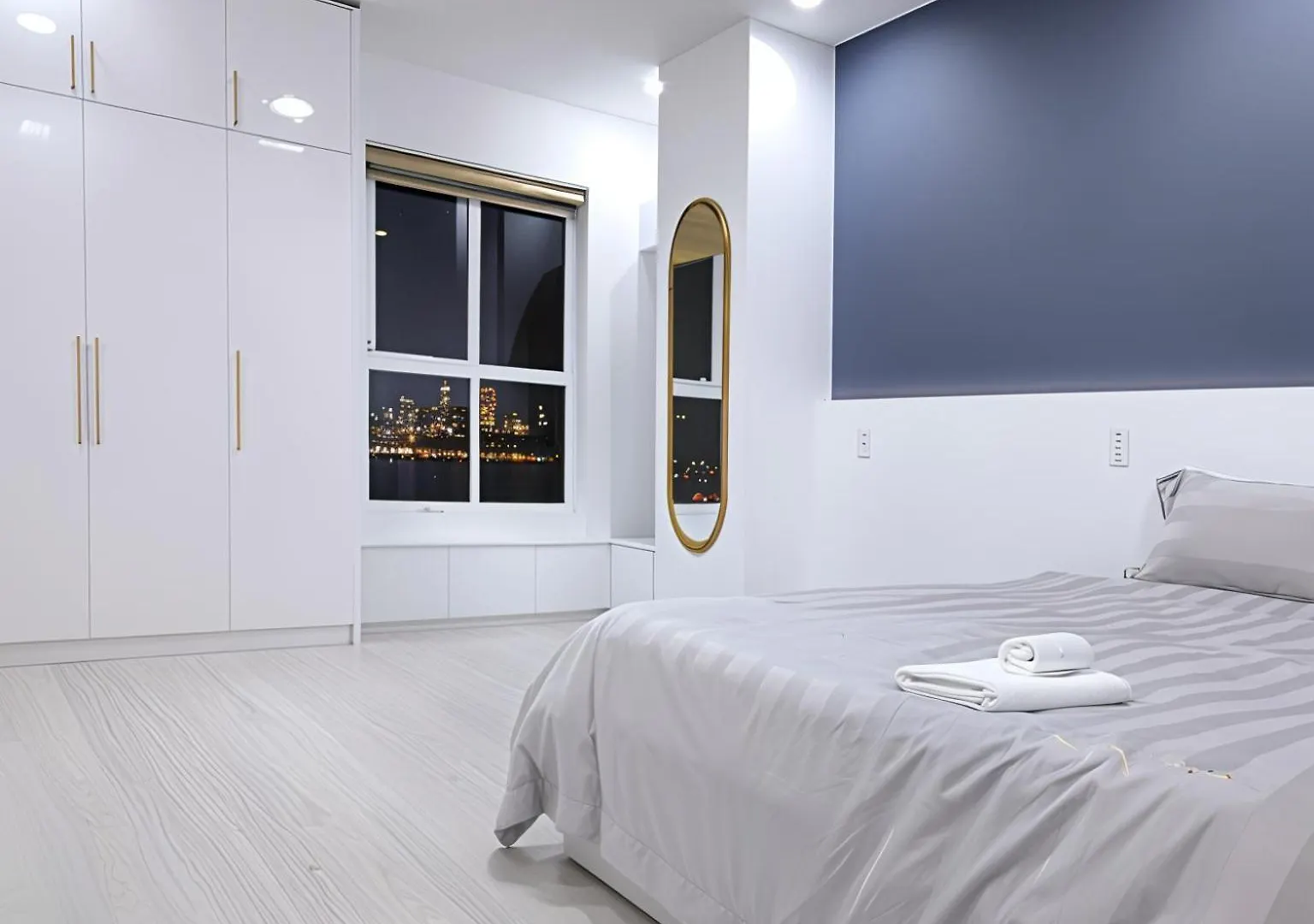 Zoro Home Deluxe Stunning-View Condominium Danang Center Da Nang